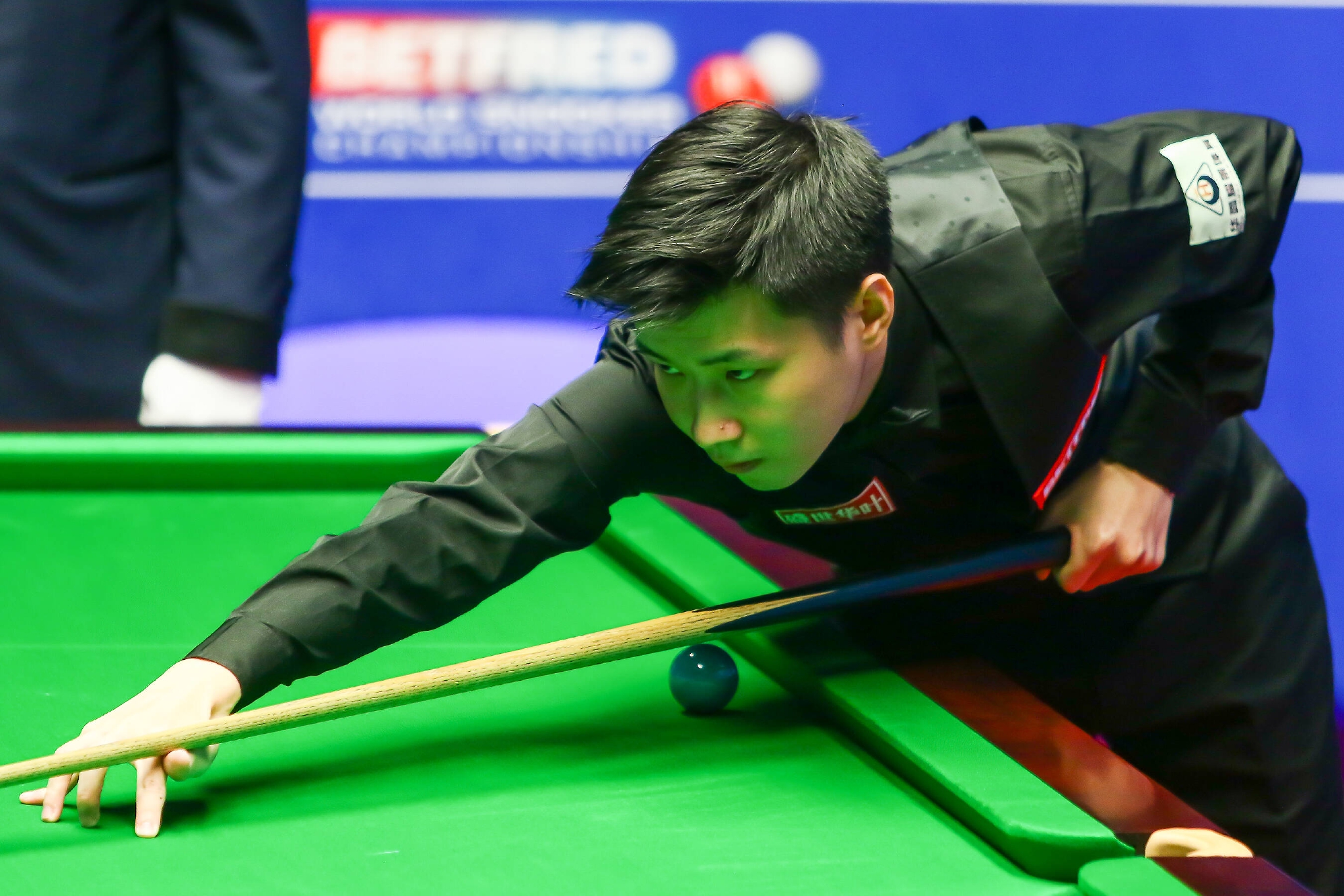 两队的碰撞 两队的碰撞