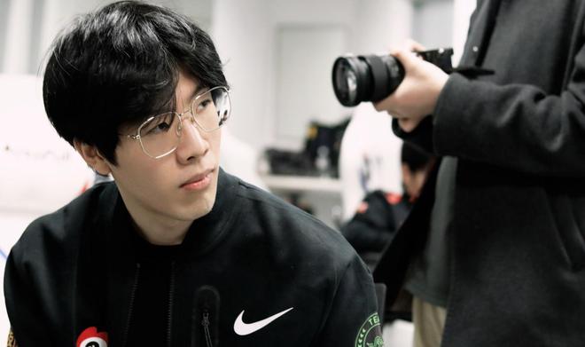 他透明而不